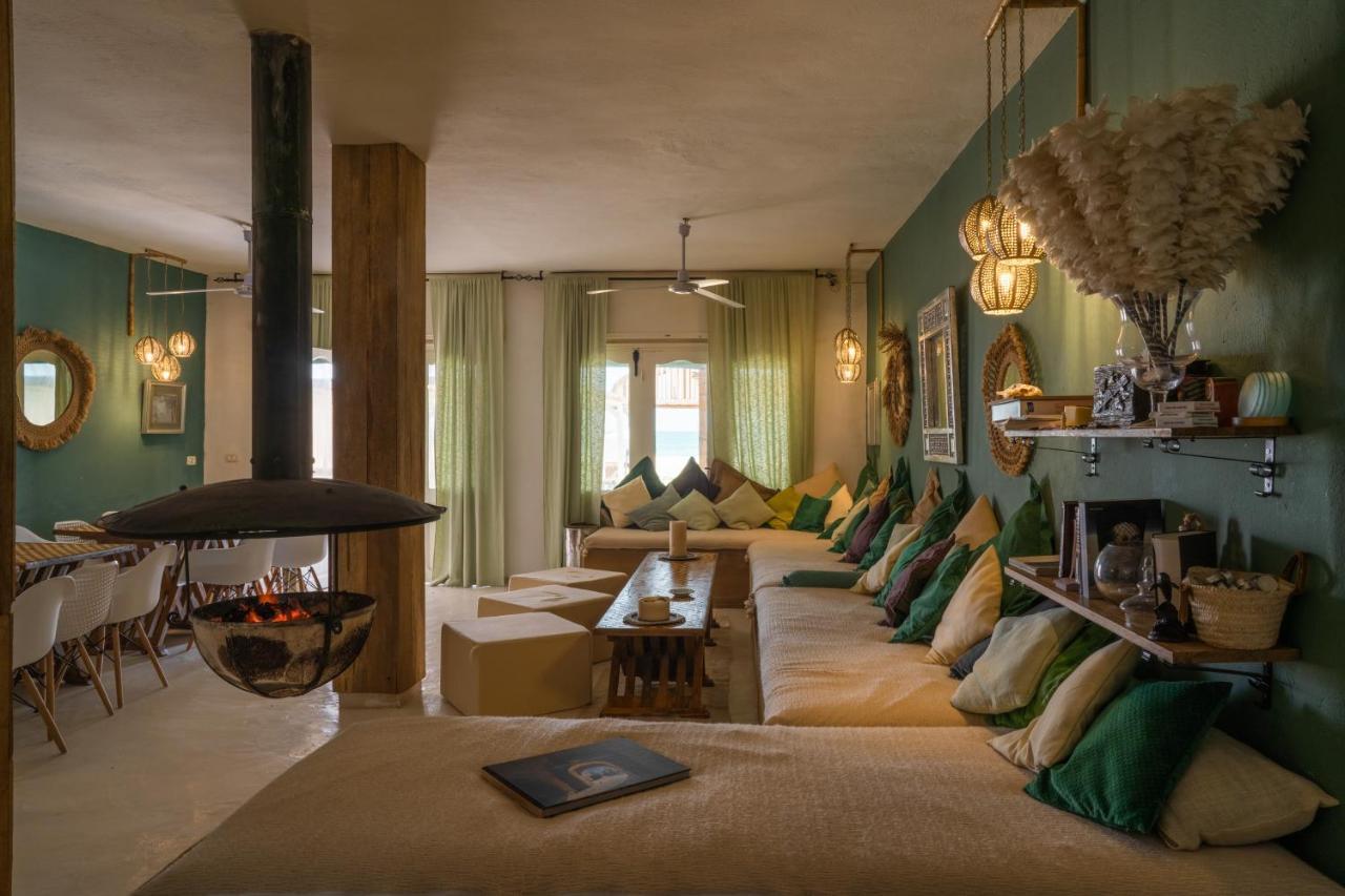 Cheeky Monkey Hotel Ghar el-Melh ภายนอก รูปภาพ