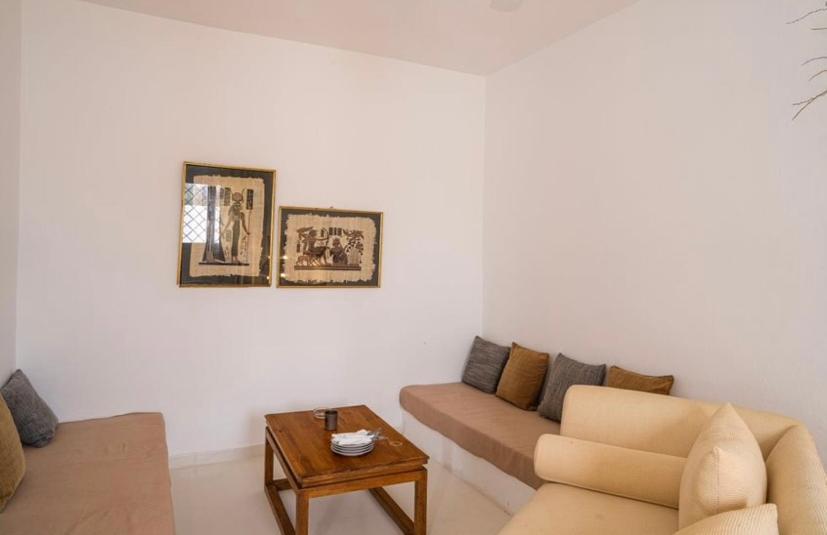 Cheeky Monkey Hotel Ghar el-Melh ภายนอก รูปภาพ