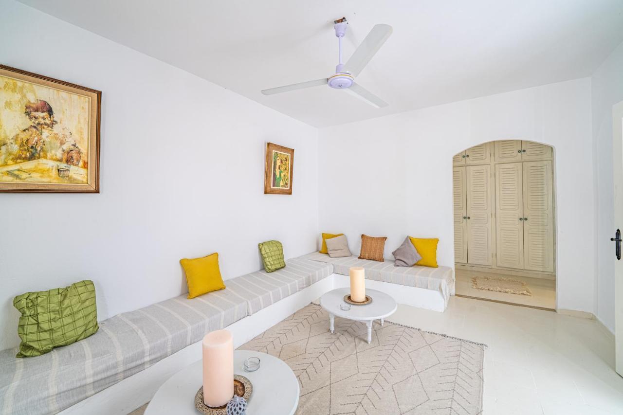 Cheeky Monkey Hotel Ghar el-Melh ภายนอก รูปภาพ