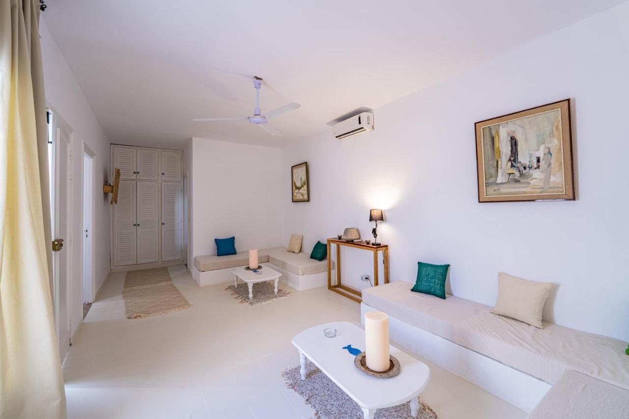 Cheeky Monkey Hotel Ghar el-Melh ภายนอก รูปภาพ